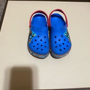 Crocs kids boys marvel captain America size 12/13